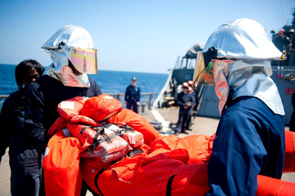 USS ARLEIGH BURKE (DDG 51) 140326-N-WD757-049 (13530940164)