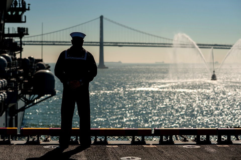 USS America visits San Francisco 141006-N-LD343-008