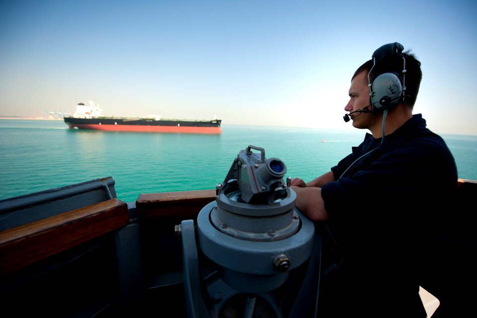 USS ARLEIGH BURKE (DDG 51) 140329-N-WD757-033 (13665686894)