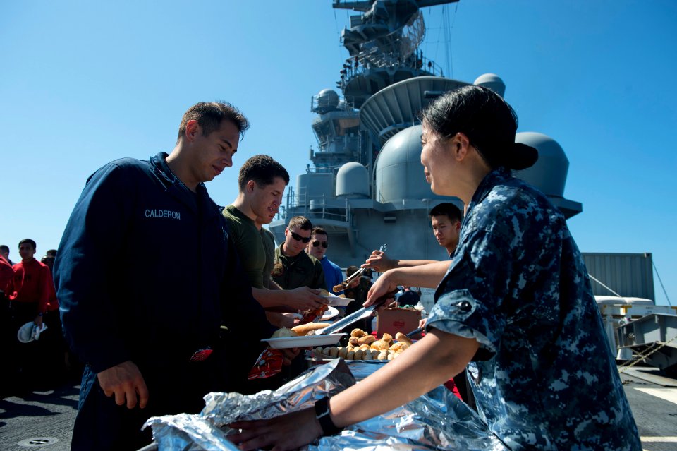 USS America steel beach picnic 140912-N-MD297-032