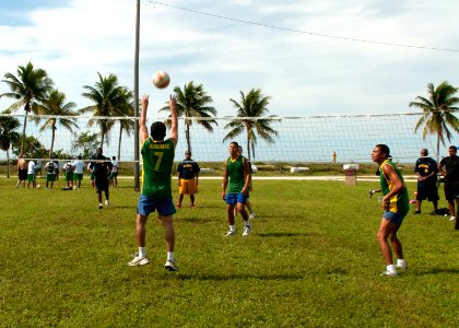USS Anzio sailors play volleyball 120919-N-NL541-005