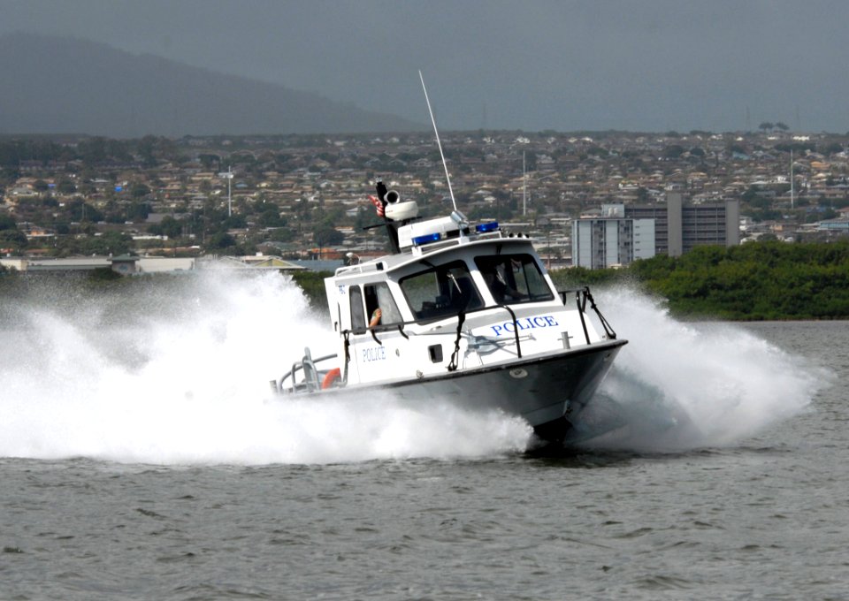 US Navy 080130-N-9758L-159 Personnel assigned to Harbor Security on board Naval Station Pearl Harbor, perform high-speed maneuvers on a Seaark Dauntless security boat while patrolling the Harbor
