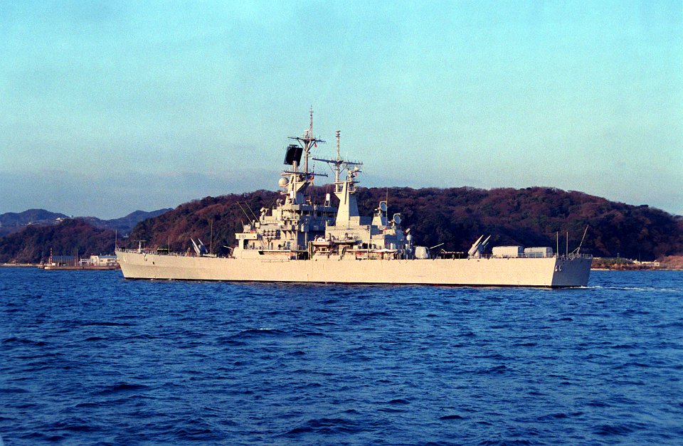 USS Arkansas (CGN-41) arriving at United States Fleet Activities Yokosuka, Japan, on 11 March 1994 (6490422)