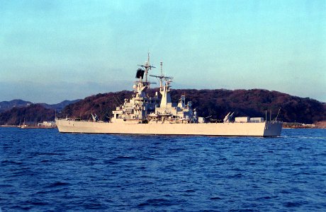 USS Arkansas (CGN-41) arriving at United States Fleet Activities Yokosuka, Japan, on 11 March 1994 (6490422)