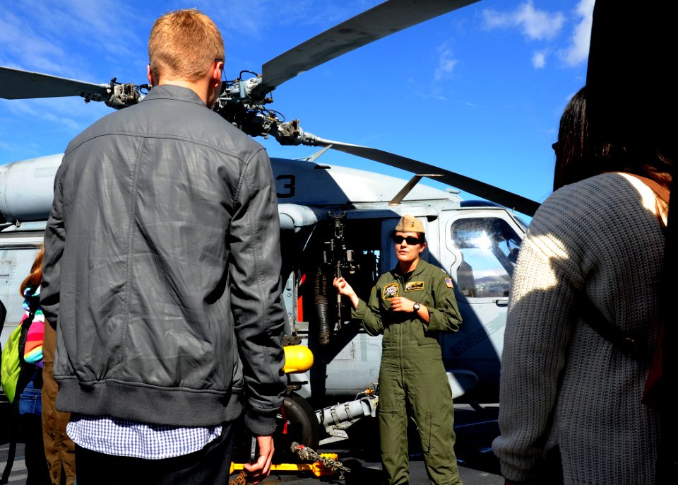 USS America tour 140824-N-CC789-194