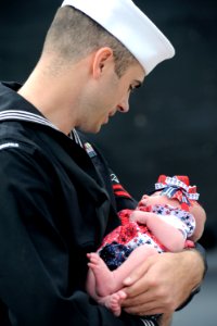 USS Annapolis arrives at Submarine Base New London 140911-N-UM744-004