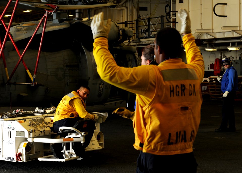 USS America operations 140728-N-CC789-079
