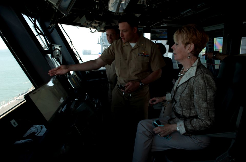 USS America commissioning 141010-N-LQ799-212