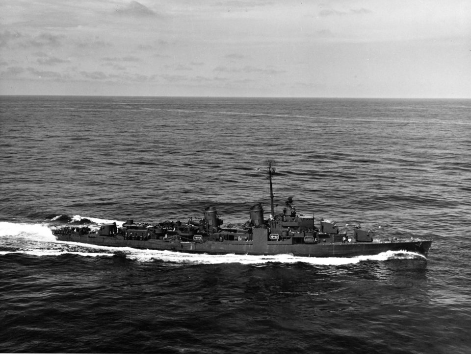 USS Allen M. Sumner (DD-692) underway in the Atlantic Ocean on 26 March 1944 (NH 86272)