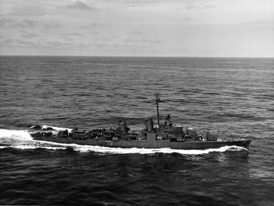 USS Allen M. Sumner (DD-692) underway in the Atlantic Ocean on 26 March 1944 (NH 86272)