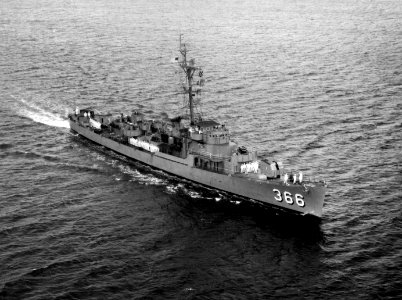 USS Alvin C. Cockrell (DE-366) underway on 26 April 1958 (NH 107605)