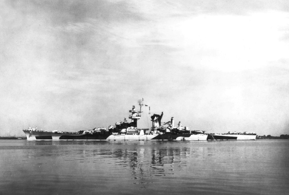 USS Alaska (CB-1) off the Philadelphia Naval Shipyard on 30 July 1944 (NH 92282)