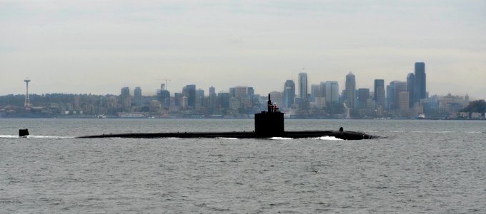 USS Albuquerque arrives in Bremerton for inactivation 151028-N-UD469-020