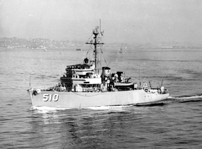 USS Advance (MSO-510) underway, circa in the 1960s (L45-02.01.01) photo