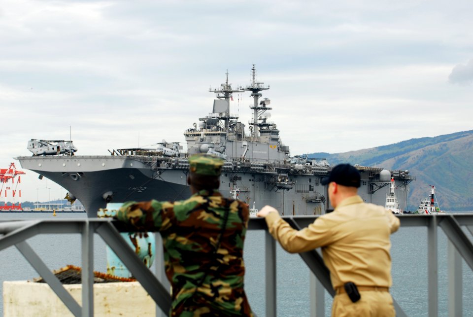 US Navy 080220-N-0120A-026 Security personnel from the amphibious assault ship USS Essex (LHD 2) watch the ship pull into port