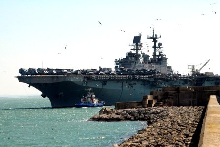 US Navy 080310-N-3289C-136 The amphibious assault ship USS Iwo Jima (LHD 7) pulls into Naval Station Rota, Spain