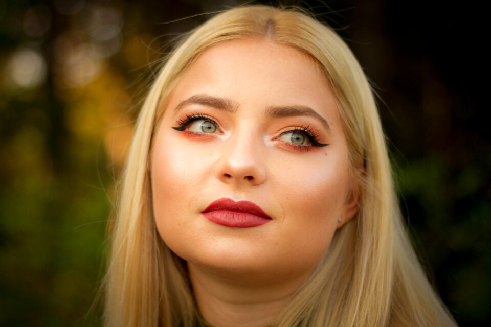 Girl blue eyes fashion