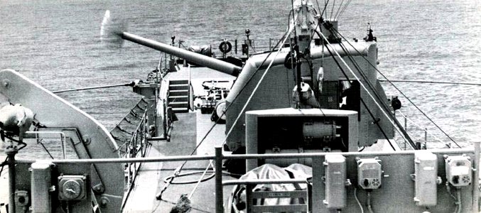 USS Albert David (DE-1050) fires its aft 127 mm gun on targets in Vietnam, circa in April 1972