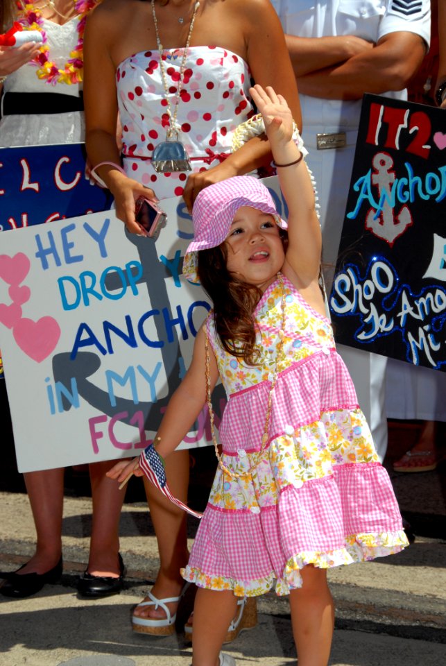 US Navy 080607-N-4965F-245 A child waves to a Sailor aboard the Arleigh Burke-class guided-missile destroyer USS Chafee (DDG 90) as she moors pier side at Naval Station Pearl Harbor