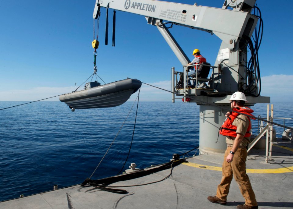 USNS Spearhead operations 140214-N-ZY039-076