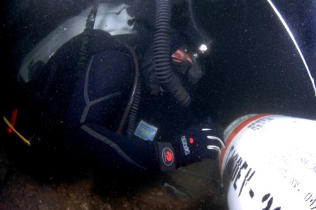 US Navy 080610-N-8298P-004 U.S. Navy Explosive Ordnance Disposal Mobile Unit (EODMU) 2 perform diving operations to raise a mine off the ocean floor during a scenario for Frontier Sentinel