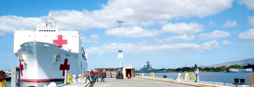 USNS Mercy arrives in Historic Pearl Harbor 150525-N-WC566-076