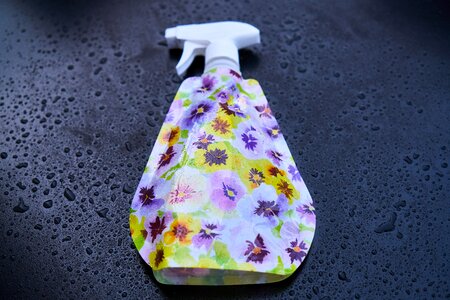 Liquid artifact patterned
