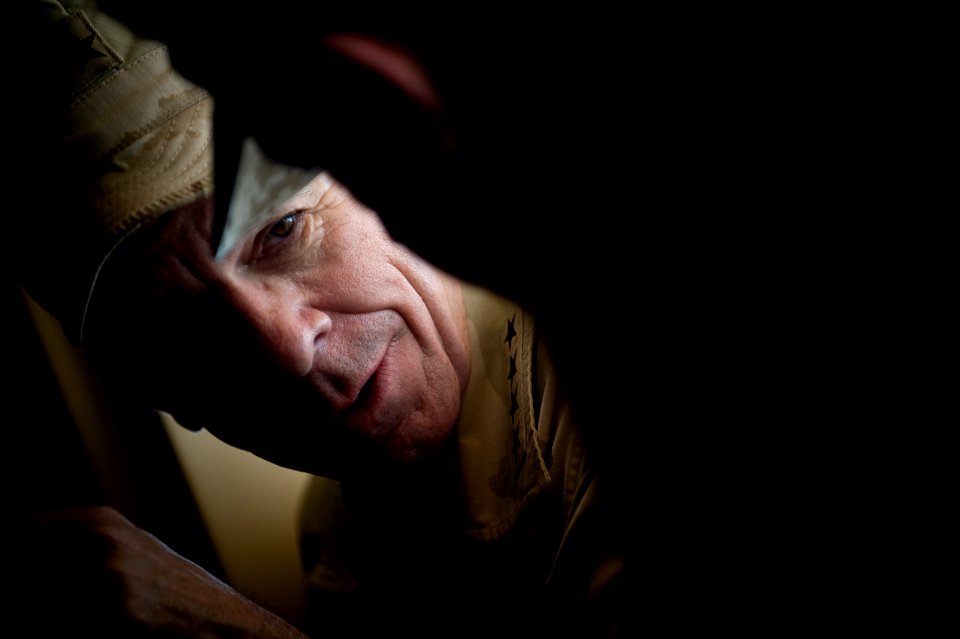 US Navy 080617-N-0696M-494 Adm. Mike Mullen, chairman of the Joint Chiefs of Staff visits with a service members participating in Exercise Mojave Viper