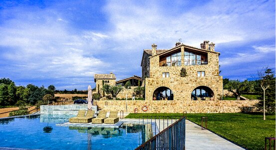 Travel body of water building