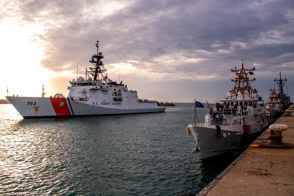 USCGC Hamilton (WHEC-715)(51116132015)