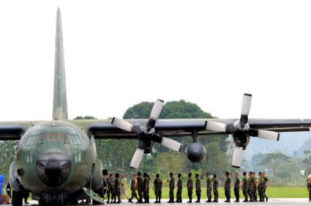 US Navy 080629-N-5961C-001 Servicemen from both the Philippine Air Force and Army unload a C-130 aircraft of food and water for transfer to waiting U.S. helicopters, which will deliver to remote locations throughout Panay Islan