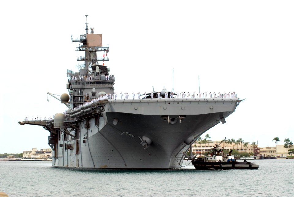 US Navy 080627-N-6674H-003 The amphibious assault ship USS Bonhomme Richard (LHD 6) arrives at Naval Station Pearl Harbor for Rim of the Pacific exercise (RIMPAC) 2008