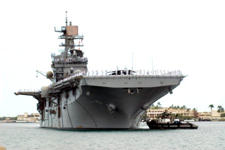 US Navy 080627-N-6674H-003 The amphibious assault ship USS Bonhomme Richard (LHD 6) arrives at Naval Station Pearl Harbor for Rim of the Pacific exercise (RIMPAC) 2008