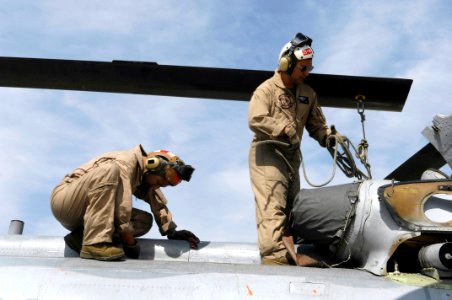 US Navy 080630-F-5735S-010 Sgt. Mark Mace, right, and Sgt. Gustavo Mora, crew chiefs assigned to Marine Medium Helicopter Training Squadron (HMMT) 164, secure the rotor blades of a CH-46E helicopter at Naval Air Station (NAS) L
