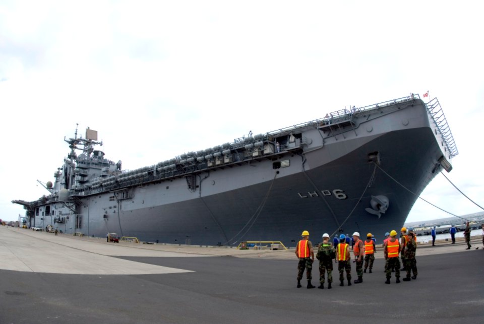 US Navy 080627-N-6674H-036 The amphibious assault ship USS Bonhomme Richard (LHD 6) moors pier side at Naval Station Pearl Harbor for Rim of the Pacific (RIMPAC) 2008