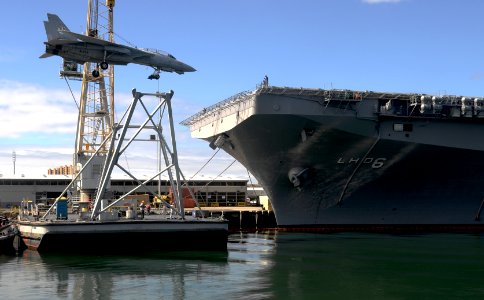 US Navy 080701-N-1722M-033 An F-14D is hoisted off of the amphibious assault ship USS Bonhomme Richard (LHD 6) after being transported from the USS Midway Museum in San Diego