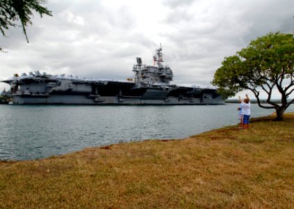 US Navy 080701-N-0260R-067 Families from Hickam Air Force Base turn out to watch as the aircraft carrier USS Kittyhawk (CV-63) arrives in Hawaii for Rim of the Pacific (RIMPAC) 2008