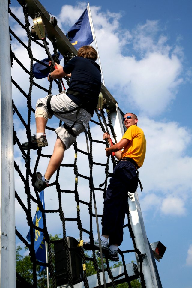 US Navy 080703-N-3271W-072 Aviation Structural Mechanic Equipment 2nd Class Peter Vonszilassy, right, special warfare coordinator with the SEAL Accelerator, competes with a civilian patron