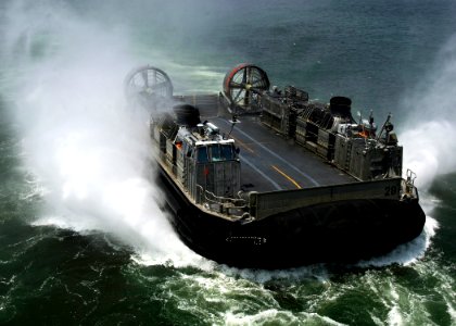 US Navy 080708-N-5681S-049 A Landing Craft Air Cushion (LCAC) from Assault Craft Unit (ACU) 4 arrives at the multi-purpose amphibious assault ship USS Iwo Jima (LHD 7)