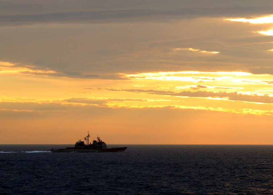 US Navy 080708-N-7955L-027 The guided-missile destroyer USS Normandy (DDG 60) steams in the Atlantic Ocean preparing for a fueling at sea with the amphibious assault ship USS Kearsarge (LHD 3)