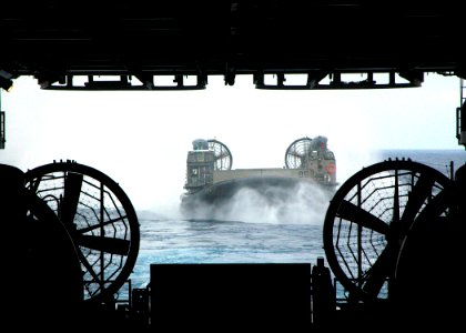 US Navy 080712-N-5681S-004 A landing craft air cushion from Assault Craft Unit (ACU) 4 approaches the multi-purpose amphibious assault ship USS Iwo Jima (LHD 7) during the Iwo Jima Expeditionary Strike Group composite unit trai
