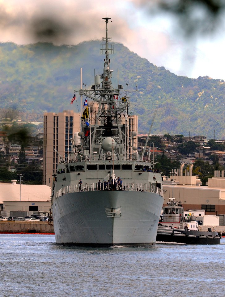 US Navy 080708-N-1722M-296 The Canadian Halifax-class frigate HMCS Regina (FFH 334) leaves Pearl Harbor to participate in Rim of the Pacific (RIMPAC) 2008