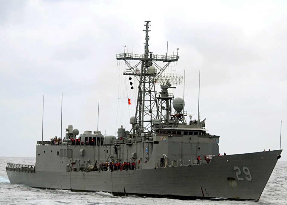 US Navy 080713-N-1082Z-027 The guided-missile frigate USS Stephen W. Groves (FFG 29) steams through the Atlantic Ocean