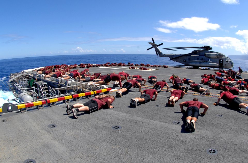 US Navy 080713-N-9500T-001 Soldiers assigned to the