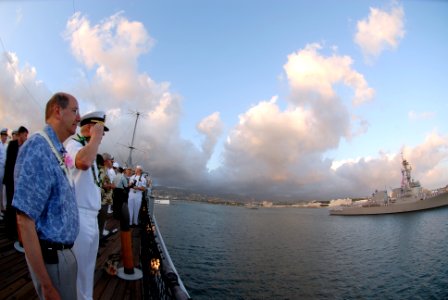 US Navy 080718-N-5476H-092 Secretary of the Navy (SECNAV) The Honorable Dr. Donald C. Winter and Adm. Robert F. Willard, commander, U.S. Pacific Fleet, render honors