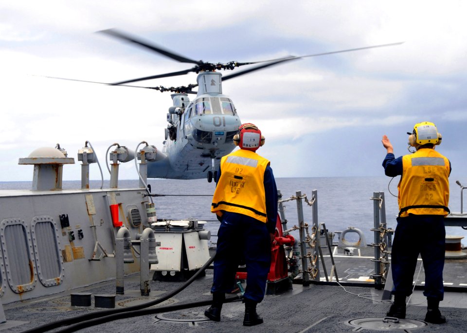 US Navy 080717-N-1082Z-011 Boatswain's Mate Seaman Jose Cruz and Boatswain's Mate 1st Class Gerard Stringer direct a CH-46E