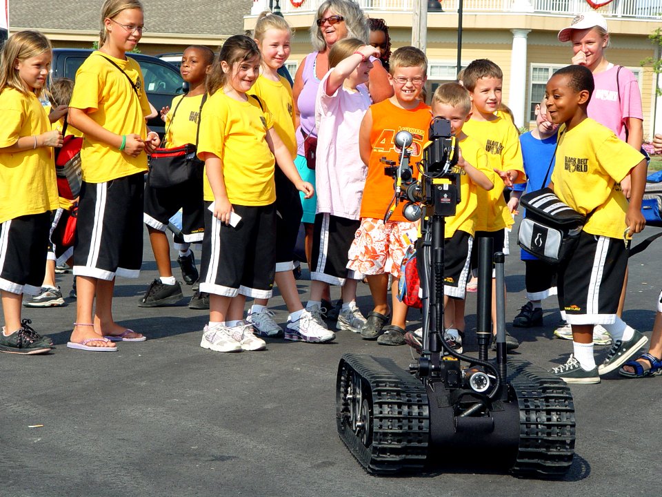 US Navy 080722-N-2888Q-006 ) Children participating in Healthy Kids Day at the Delaware State Fair play