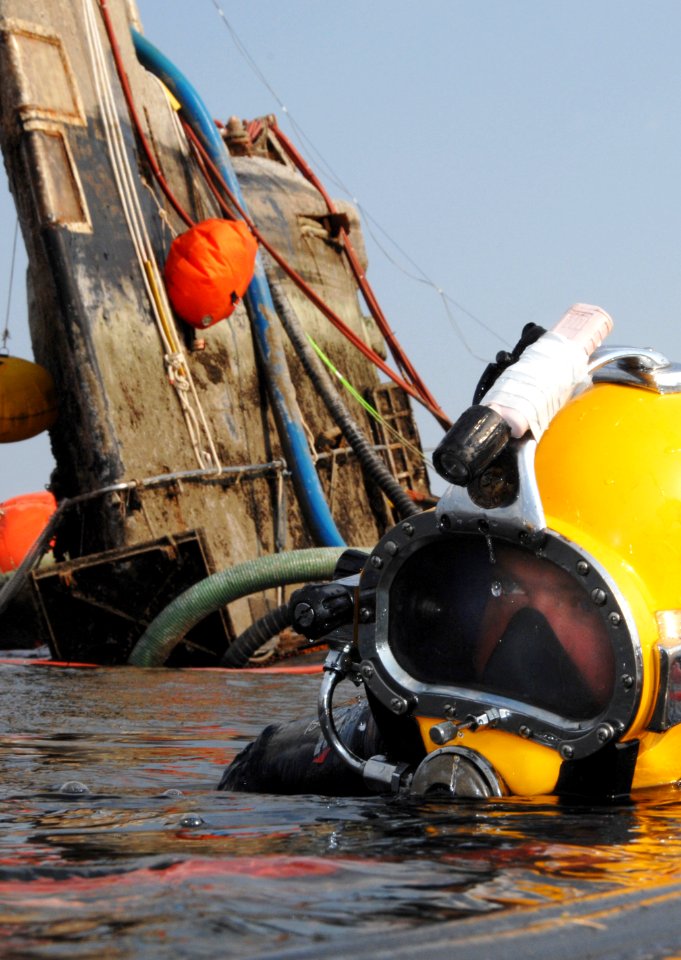 US Navy 080726-N-8298P-105 Navy Diver 1st Class Jason Potts swims on to the stern of the former Soviet submarine Juliett 484 to conduct salvage operations