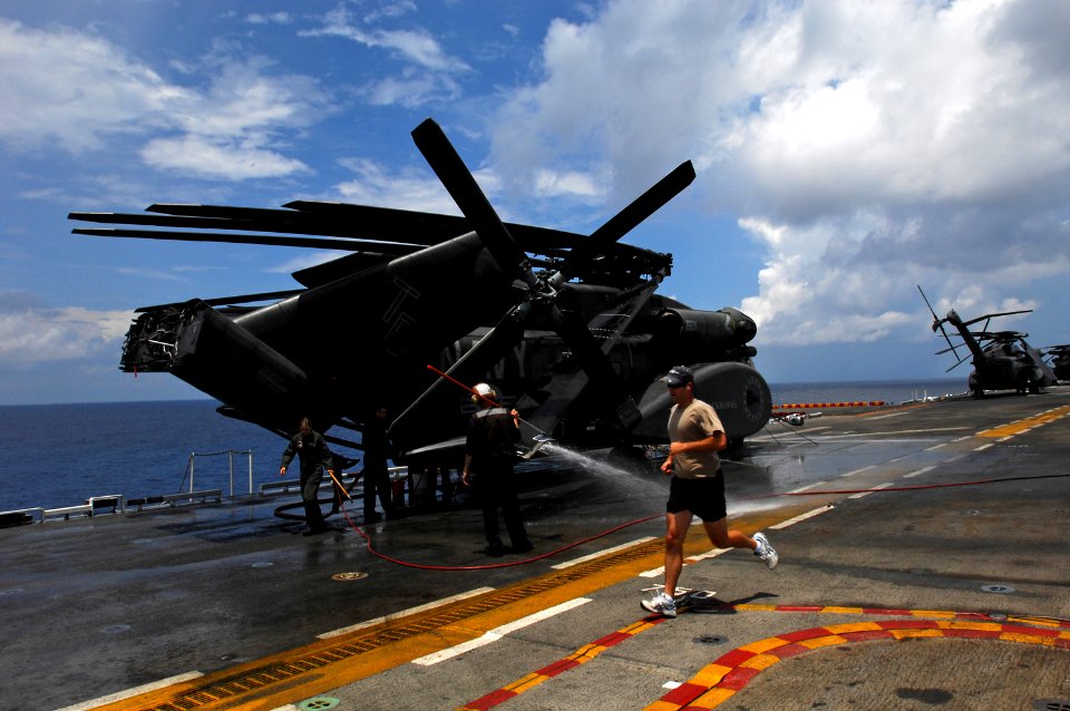 US Navy 080805-N-8335D-027 Sailors assigned to Helicopter Mine Countermeasures Squadron (HM) 15 wash their aircraft
