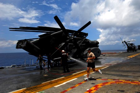 US Navy 080805-N-8335D-027 Sailors assigned to Helicopter Mine Countermeasures Squadron (HM) 15 wash their aircraft